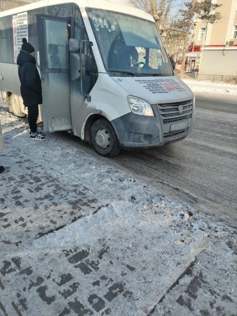 От подписчика:

"Сегодня на остановки Кировская администрация водитель этой маршрутки высадил ребёнка лет 10,..