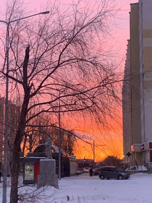 Этим утром в Челябинске был очень красивый рассвет.

Фото: Ксения Павленко, Алена..