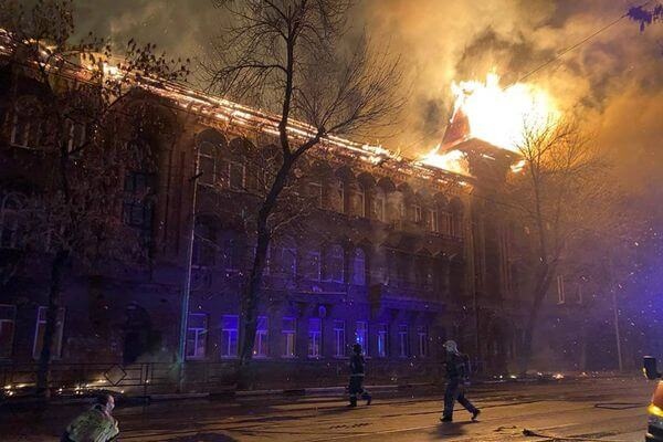 Ремонт в дважды горевшем доме Челышева в Самаре завершится осенью 2024 года 

Сейчас там восстанавливают..