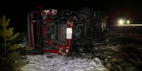 Она выехала на встречку, где врезалась в машину

В Кочковском районе Новосибирской области погибла женщина..