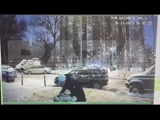 В Москве с 21 этажа оконная рама упала на голову москвичке и её ребенку 😱
 
Женщина стояла у подъезда и что-то..