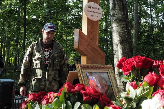 Соратники Пригожина просят у Смольного улицу, памятник или хотя бы табличку

Об этом говорится в письме..