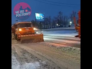 В Ростове техника и уборщики территорий работают во всех районах города, заявили в администрации города. 
..