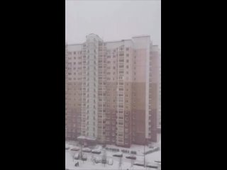 Вчера в Москве заметили зимнию грозу.

Она длилась всего пару..