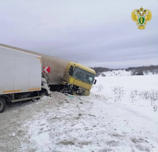 ❗️Смертельная авария под Богородском — погибли три человека 

На трассе Р-125 у поворота на село Лакша..