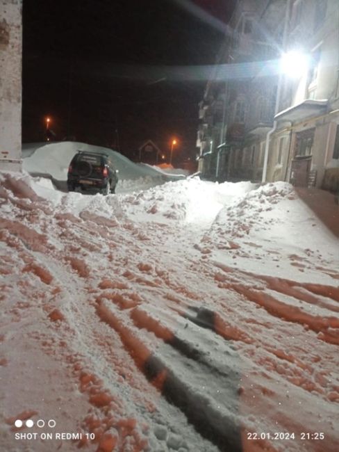 Поселок Скальный Чусовской район. Местные жалуются, что после сильных снегопадов их населенный пункт совсем..