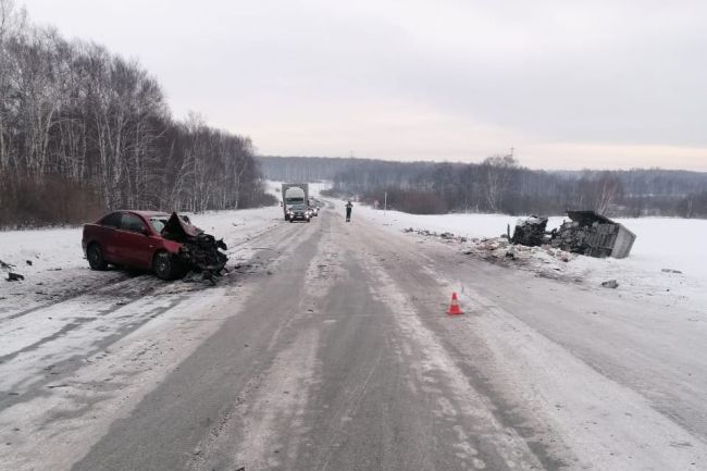 Женщина-водитель пострадала в страшной аварии на трассе в Новосибирской области 
 
ДТП произошло на 110..