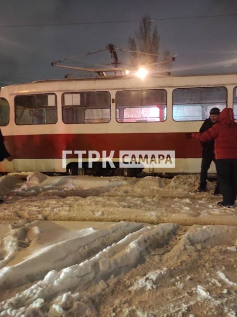 В Самаре на пересечении Стара-Загора и Ново-Вокзальной трамвай сошел с рельсов 

Придется объезжать?

Вечером..