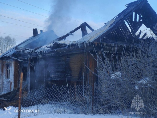В пожаре в селе Новоликеево, погибли два человека.

Горел дом на площади  более 90 квадратных метров. На месте..