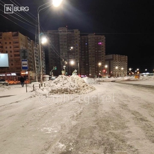 Огромными кучами снега завалены улицы Челябинска 

«Зачем вам зимний курорт? На улице Чичерина рядом с ТК..