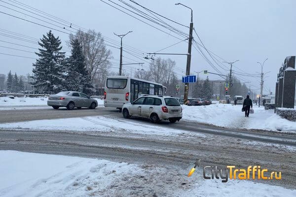 Три наиболее заметных новшества на дорогах в 2024 году 

Если обязательное получение российских водительских..