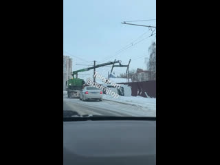 Видео от очевидца. Автомобиль на шоссе Космонавтов уже..