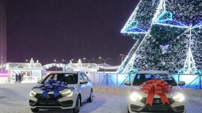 В Самаре вручили новые «Лада Веста» многодетным семьям 

Глава региона Дмитрий Азаров поздравил земляков с..