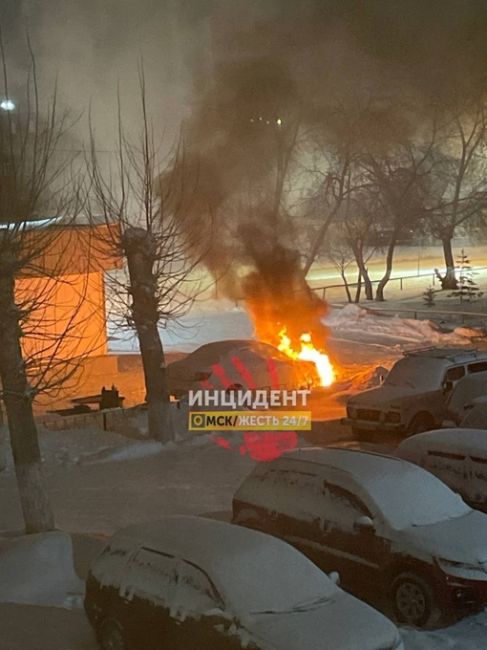 Утром во дворе улицы Коммунальной 9 сгорел автомобиль.

Новости без цензуры (18+) в нашем телеграм-канале..
