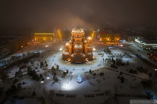 В Волгограде долгожданная зимняя сказка ❄🌨

Гулять по снежному городу — отдельное удовольствие..