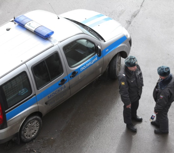 Под окнами дома во Внукове обнаружили трупы инспектора ДПС и женщины 

Тела нашли на Рассказовской улице...