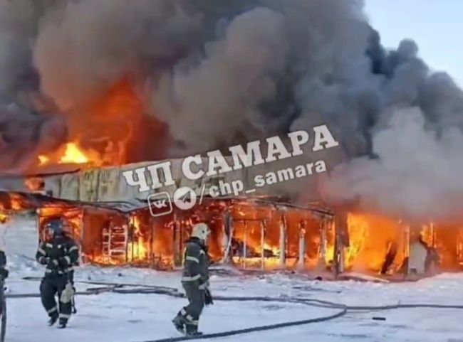 Стала известна причина большого пожара в Самаре на Кировском рынке 

Информация от руководства МЧС

Пожарные..