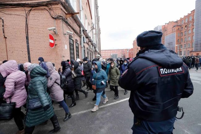 В Петербурге задержали участковых, спасших от депортации три тысячи мигрантов 

Полицейский главк..