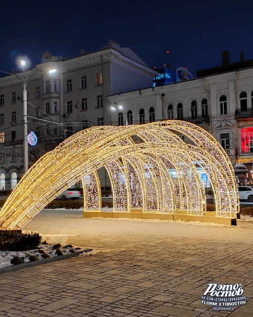 ✨🎄 В Ростове практически разобрали все новогодние инсталляции. Теперь они останутся только в памяти и на..