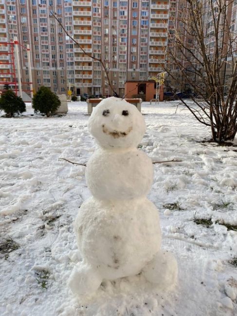 Доброе утро! Жители Левенцовки лепят снеговиков! А вы этой зимой..