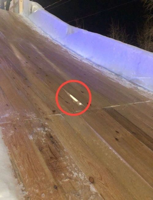 Добавилась еще одна фобия:

В Свердловской области школьник скатился с деревянной горки и получил огромную..