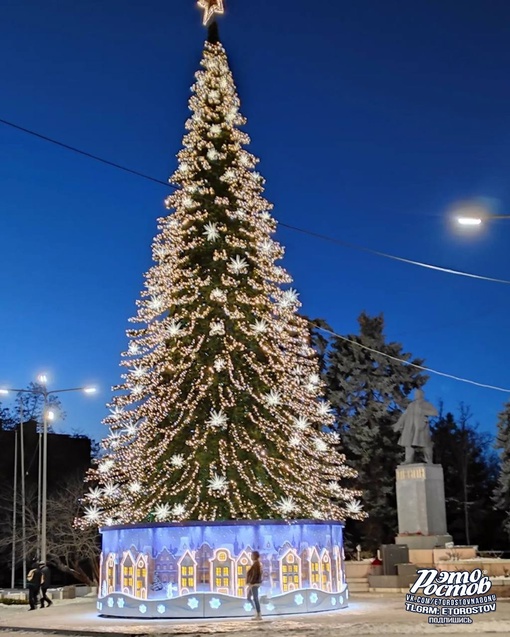 ✨🎄 В Ростове практически разобрали все новогодние инсталляции. Теперь они останутся только в памяти и на..