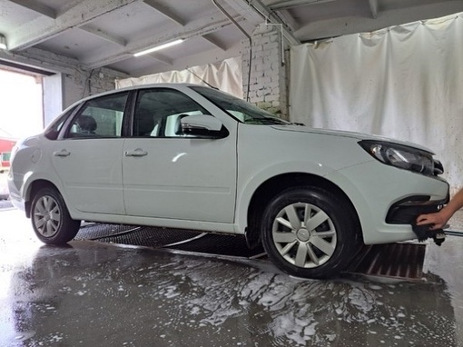 Ночью с 25 по 26 января был угнал автомобиль белая Лада гранта, в городе Краснокамск, Пальтинский переулок 5,..