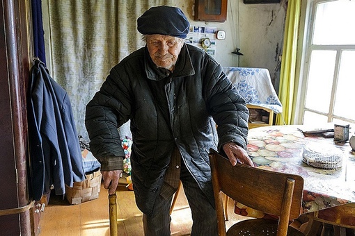 Пенсионер годами получал пенсию «билетами банка приколов» и не замечал этого

84-летний москвич несколько..