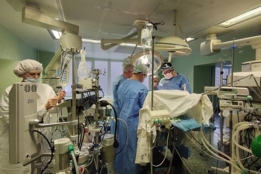 ​Сердечно-сосудистые хирурги ВОКБ №1 спасли многодетную маму с острым расслоением аорты 
 
33-летняя женщина..