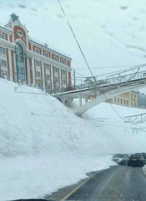 🗣На Зеленский съезд пока не едем — там со склона сошла..