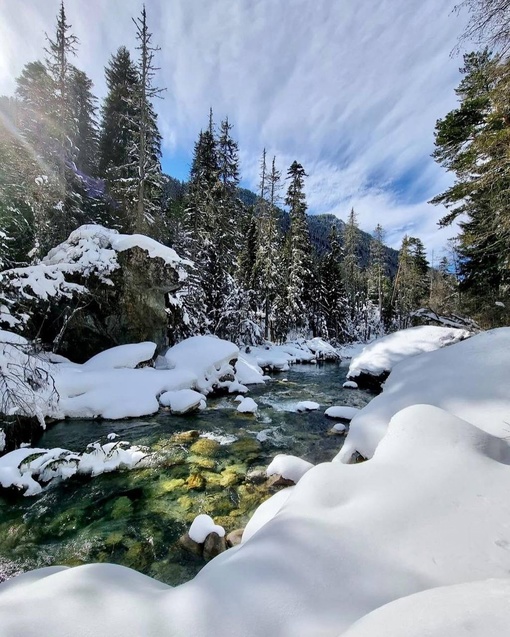 Заснеженные дороги Адыгеи❄️
📍Река Белая, Гранитный..