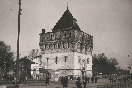 Дмитриевская башня , середина..