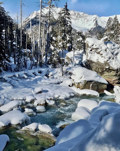 Заснеженные дороги Адыгеи❄️
📍Река Белая, Гранитный..