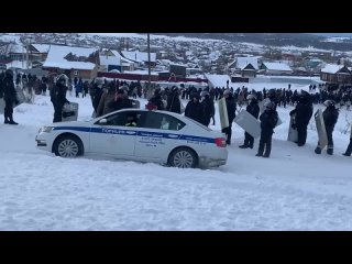 В Башкирии многотысячные протесты из-за посадки местного активиста. Его обвиняют в разжигании..