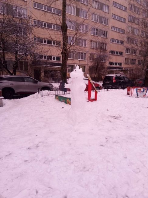 Креативные снеговики жителей Петербурга..