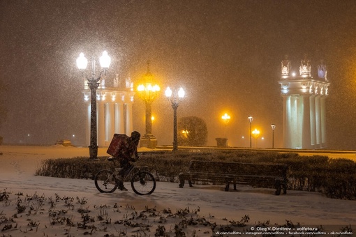 «Снегопад и огоньки»: продолжение зимней сказки в Волгограде ☃❄

Красота, да и только..