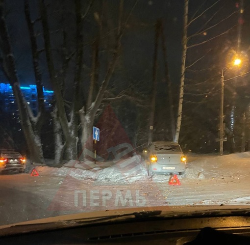 От подписчиков 

ДТП вчера вечером на ул. 2-я Шоссейная. Рено и Киа не поделили дорогу.

Будьте осторожны и..