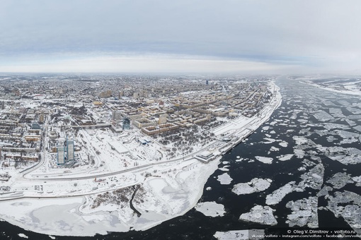 Заснеженный город и крупные льдины на Волге в дни крепких морозов ❄️

Вот она, настоящая зима в Волгограде..