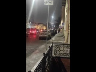 Петербурженка показала, как нужно передвигаться по улицам города во время коммунального коллапса. На..