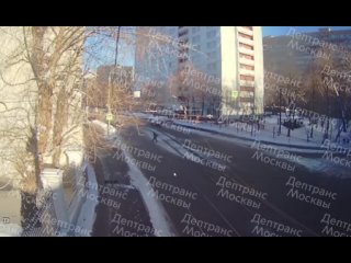 В Москве на пешеходном переходе был сбит 76-летний поэт Лев Рубинштейн

Мужчина спокойно переходил дорогу на..