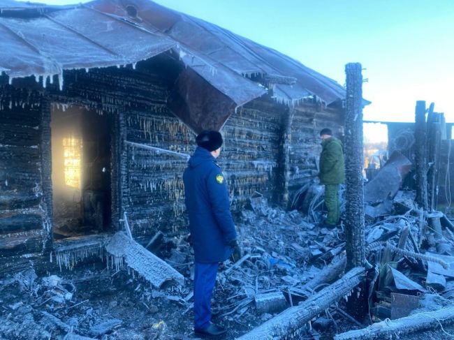 Мать с двумя детьми погибли в пожаре в Ордынском районе

Этой ночью в доме на Октябрьской в поселке..