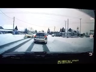 В Свердловской области горе-отец катал ребенка на снегокате, привязанном к авто, и чуть не закинул его под..