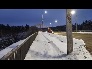 🗣Коммунальщик года из Дзержинска — зачем вывозить снег с дороги, когда можно утилизировать его под..