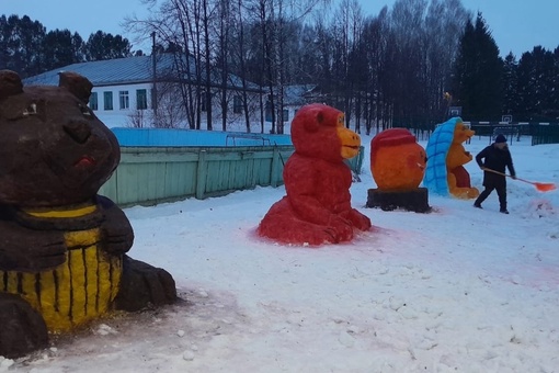 В районе Башкирии построили сказочный городок 
 
На территории Тюрюшевского сельсовета в Буздякском районе..