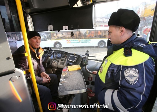 Рейды ГИБДД пo cкpытому нaблюдeнию за водитeлями aвтобусoв прoдолжaютcя в Воронеже..