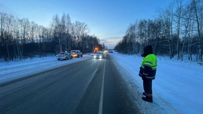 Не справился с управлением во время обгона: четыре человека погибели в ДТП в Новосибирской области

В..