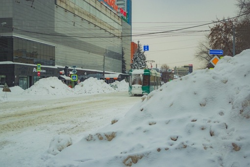 Снежные горы в Челябинске. 

Фото: Челябинск с..