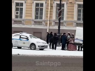 Такую ситуацию можно увидеть только в Петербурге..