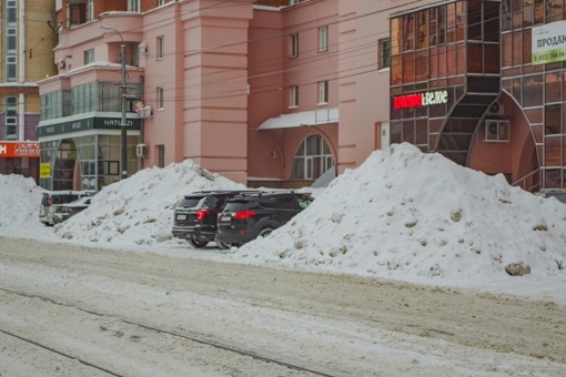 Снежные горы в Челябинске. 

Фото: Челябинск с..