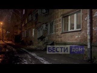 В Ростове внезапно начал разрушаться жилой многоэтажный дом. Эвакуировано 95 жильцов. 

ЧП произошло на..